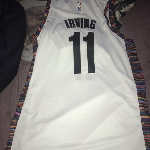 Kyrie Irving jersey - Picture 3 of 3
